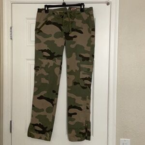 Juicy Couture New Camouflage Cargo Pants, Size 8,98% Cotton, Loads of pockets,